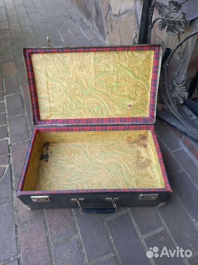 Старые чемоданы времен СССР