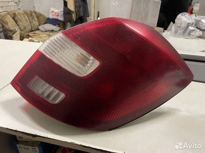 Фонарь правый Skoda Fabia 2 2007-2015