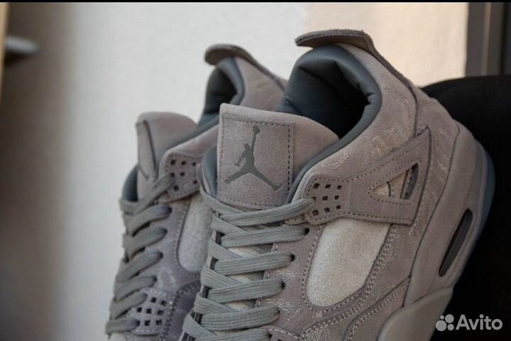 Кроссовки Nike Air Jordan 4 retro Kaws