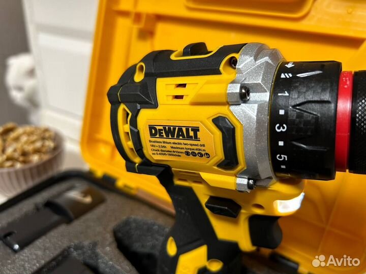 Шуруповёрт аккумуляторный 18В бесщёточный в кейсе