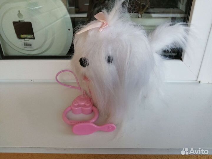 Интерактивная собака на поводке