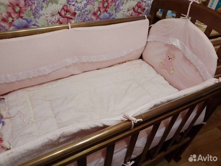 Детская кроватка с поперечным маятником