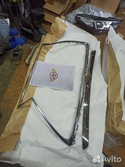 Молдинг решетки радиатора Lexus NX 2017-2022