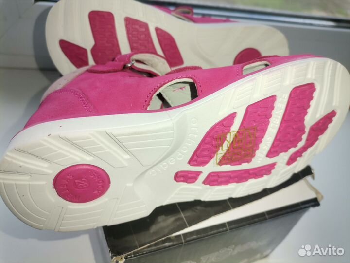 Сандалии для девочки