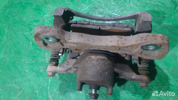 Суппорт передний L L200/4 mitsubishi L200 (2006-20