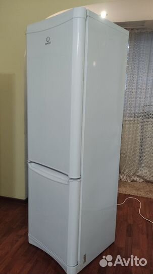 Холодильник indesit