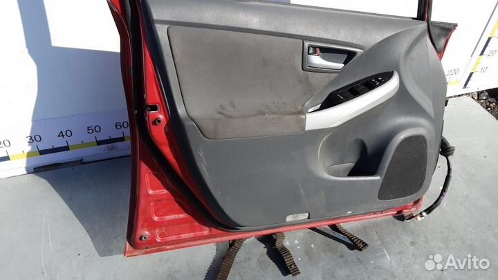Дверь передняя левая Toyota Prius