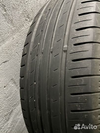 Yokohama BluEarth AE50 SUV 215/65 R17 99V