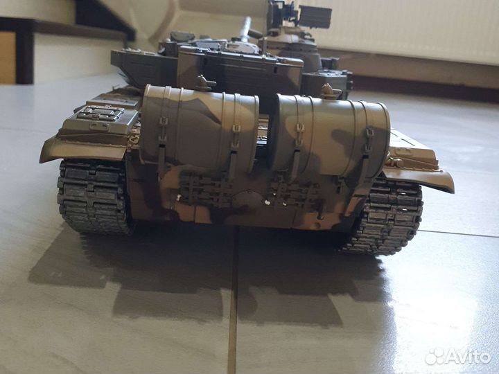 Танк T-72 (3939-1), 1:16, 65 см, зеленый