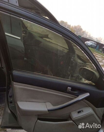 Дверь Nissan Skyline v35