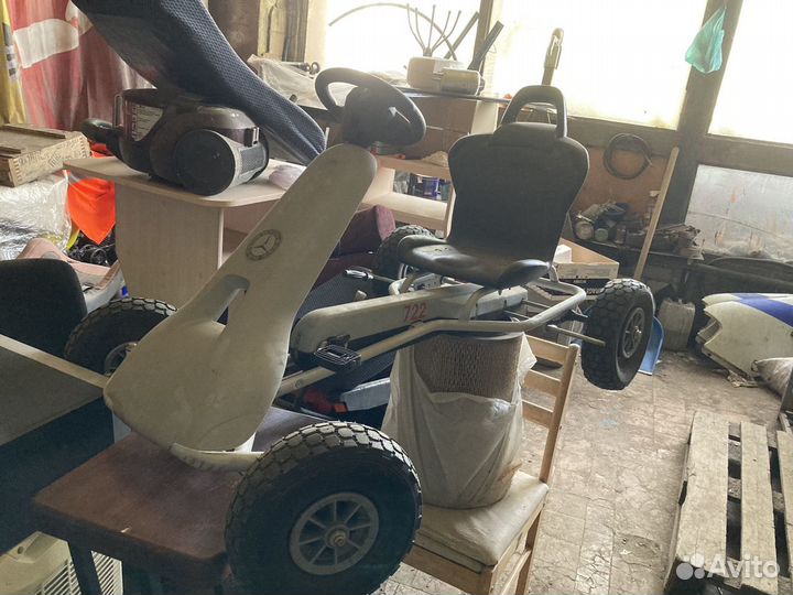 Машинка 4 колесная с педалями