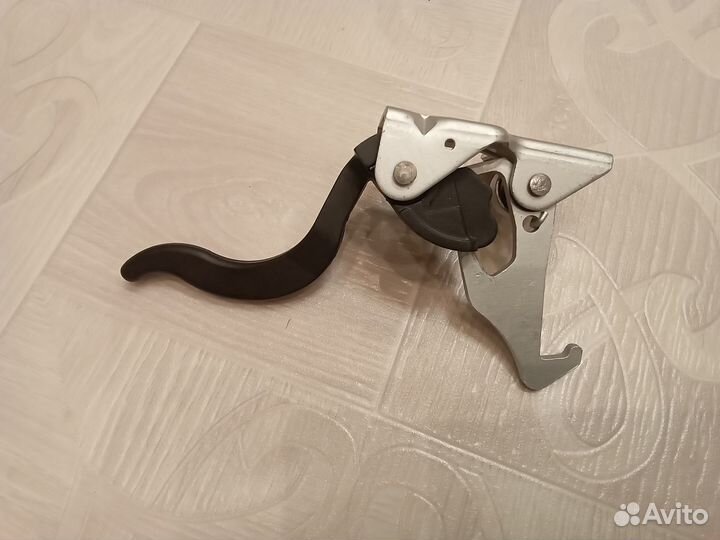 Крюк капота BMW X5 e53