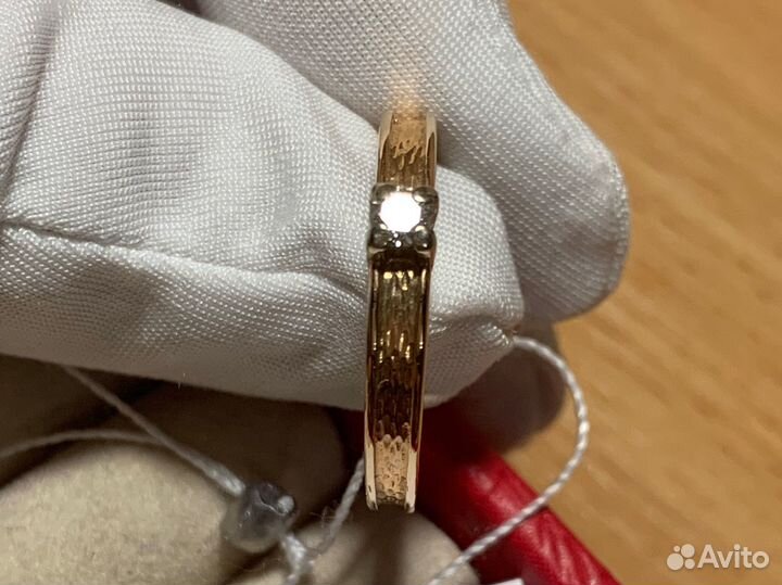 Кольцо с бриллиантом золото 585, 17,5