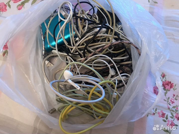 Старые провода и пауэр бэнк