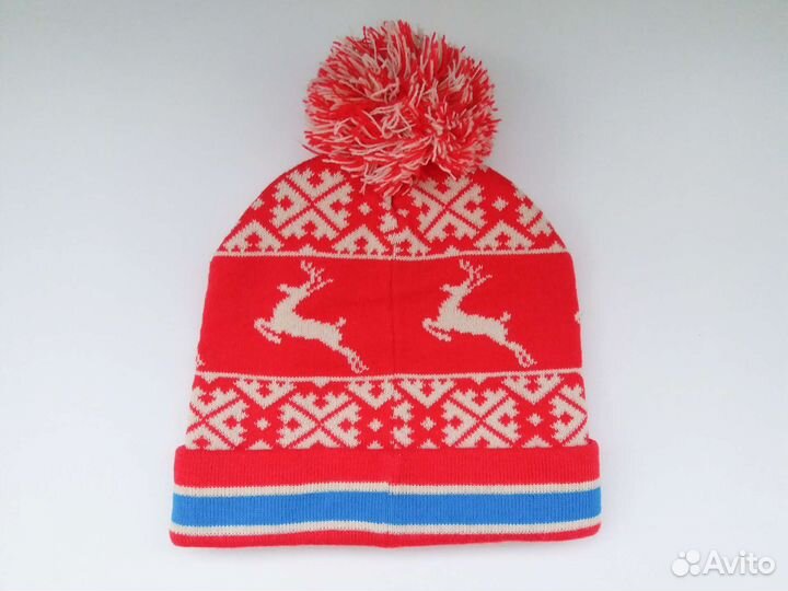 Шапка с помпоном Олень Красная