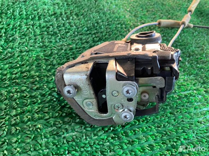 Замок двери лев. зад. Toyota Lx570, Land cruiser