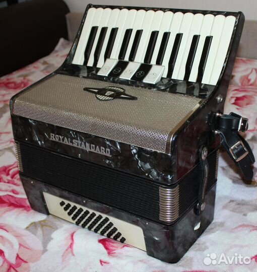Немецкий аккордеон Royal Standard 1/2 половинка