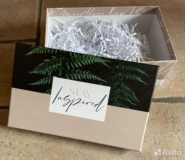 Подарочная коробка