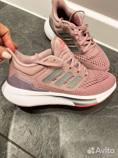 Кроссовки на девочку размер 36