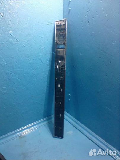 Накладка двери передней левой Фольксваген Туарег