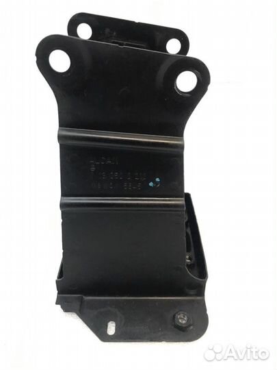 Кронштейн усилителя бампера передний левый