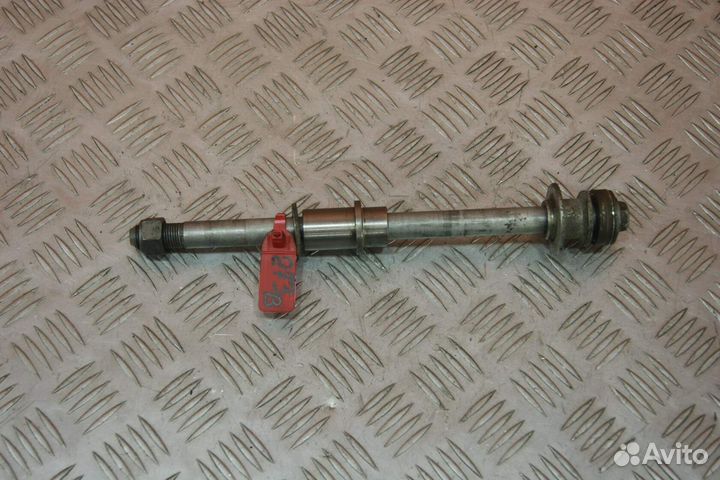 Ось заднего колеса Suzuki GSF250 bandit