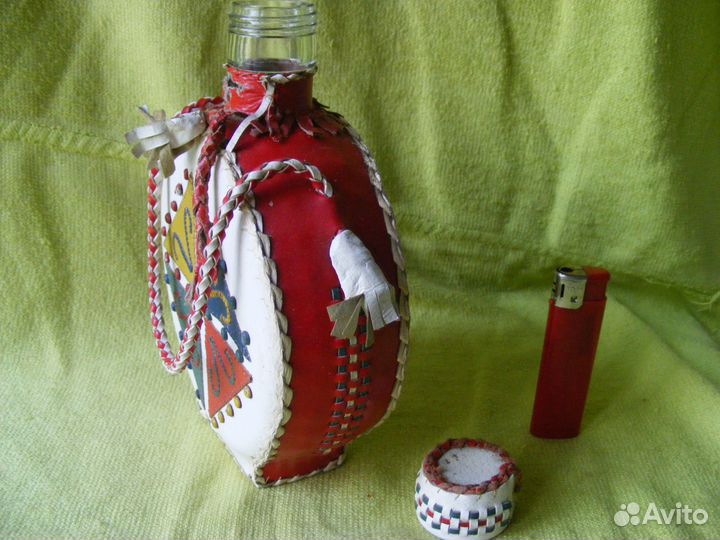 Бутылка / Штоф стеклянный в натуральной коже