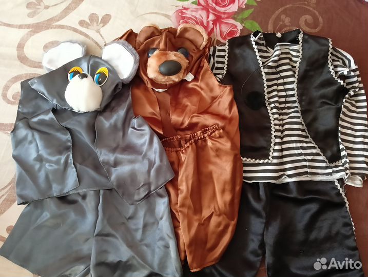 Продам детские новогодние костюмы