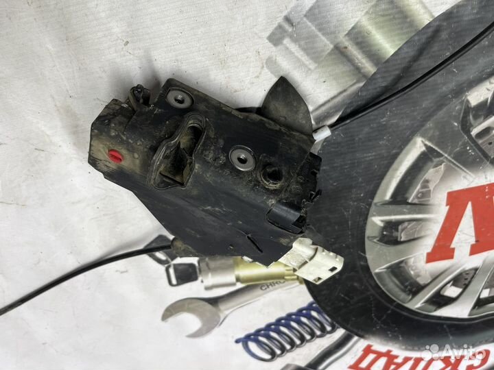 Замок задний правый peugeot 407