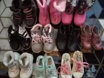 Много обуви для девочки