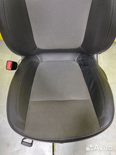 Сиденье переднее левое Opel Astra J хэтчбек