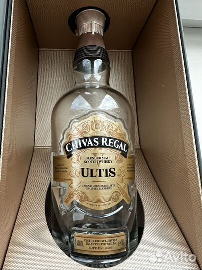 Коробка и бутылка от виски Chivas Regal ultis
