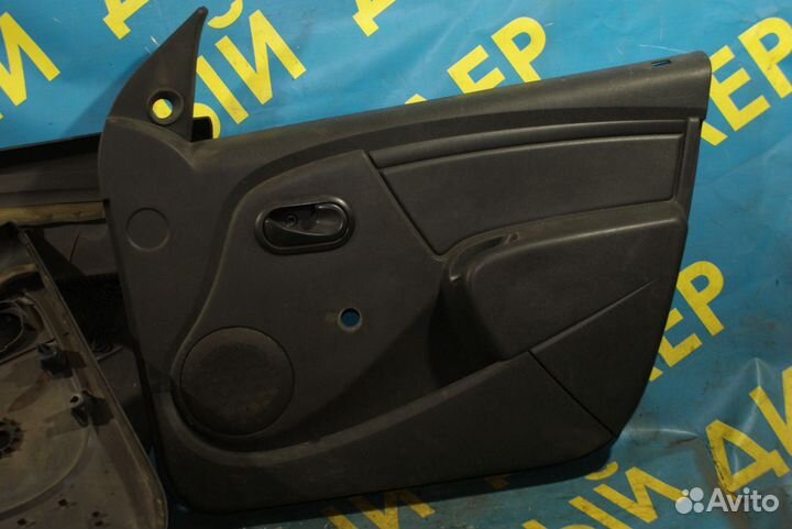 Обшивка двери Renault Logan