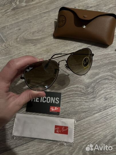 Солнцезащитные очки Ray ban