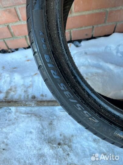 Pirelli P Zero 255/35 R19