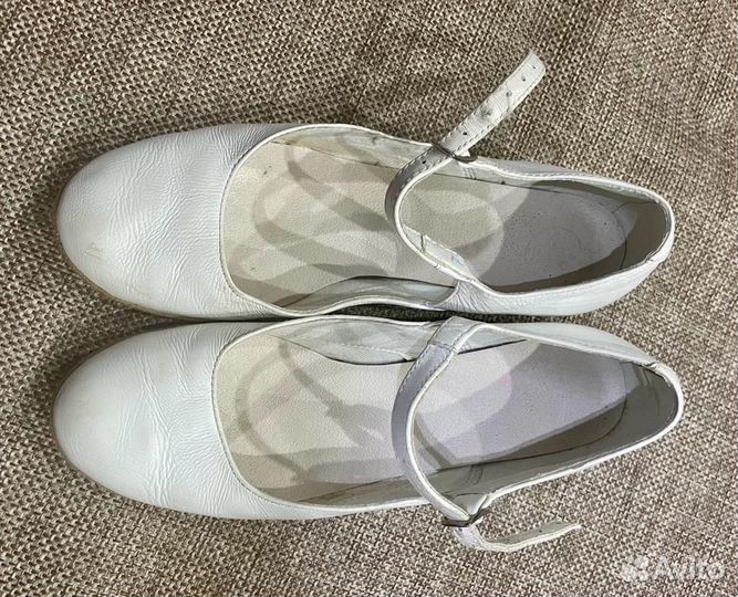 Туфли для народных танцев белые