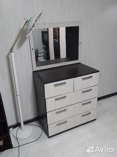 Комод с зеркалом
