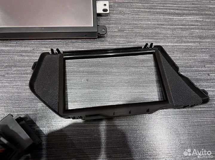 На mercedes GLK 300 2010г.в Монитор с GPS