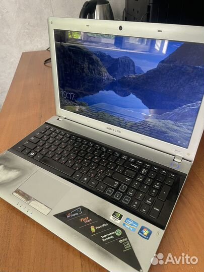 Ноутбук Samsung rv520