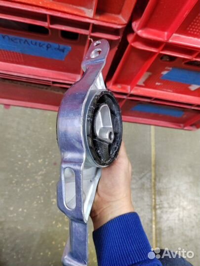 Опора двигателя левая гранта АКПП левая LADA