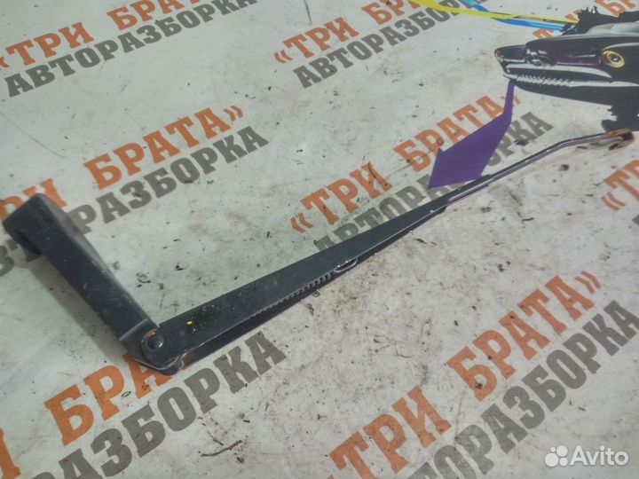 Ниссан Навара Держатель дворника левый Лев