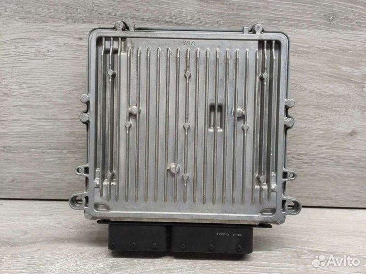 Блок управления двигателем Mercedes Vito W639