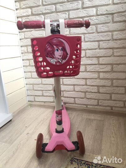 Самокат трехколесный