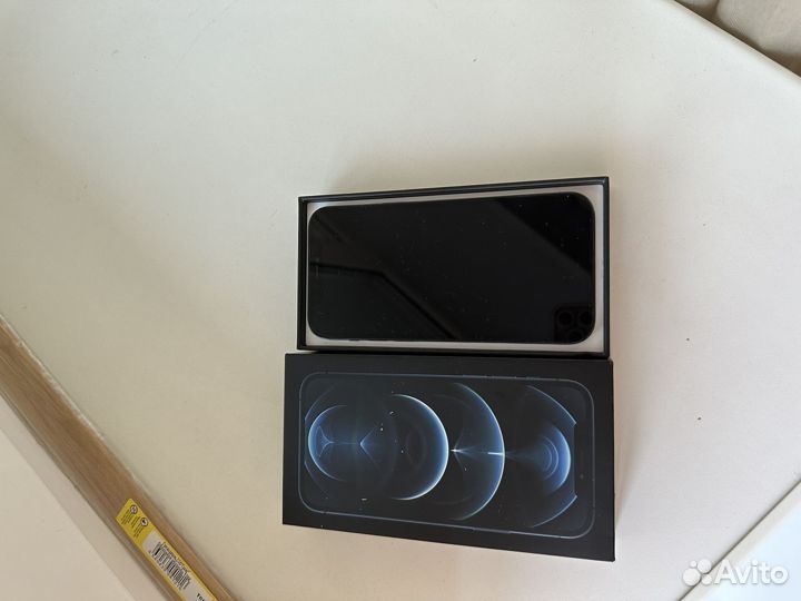 Телефон iPhone 12 про