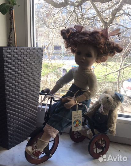 Кукла фарфоровая коллекционная