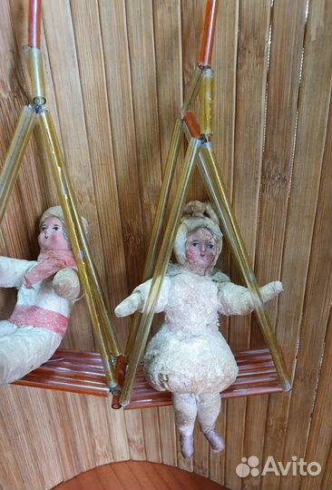 Елочные игрушки Мальчик и девочка на качелях вата