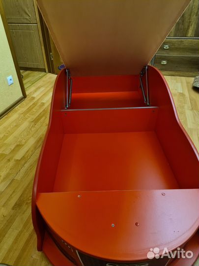 Детская кровать машина