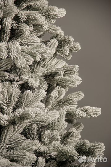 Ель искуственная заснеженная