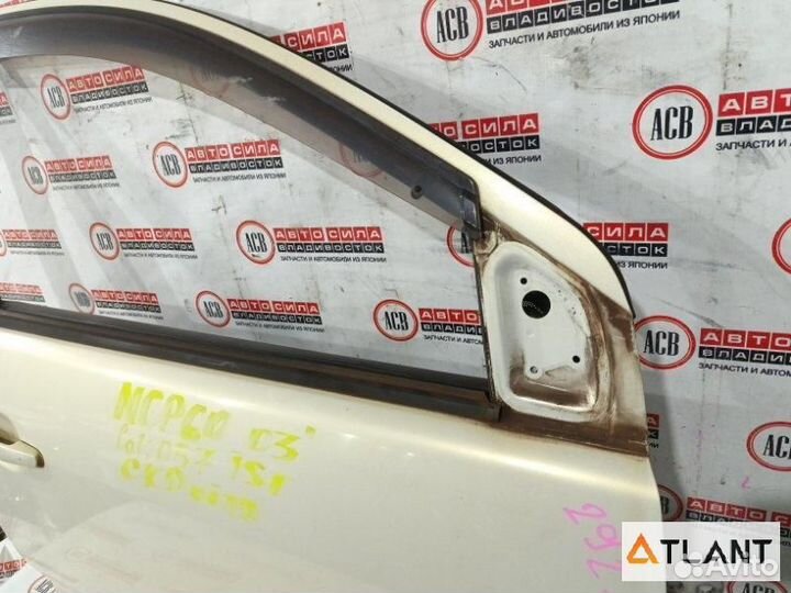 Дверь передний правый toyota IST