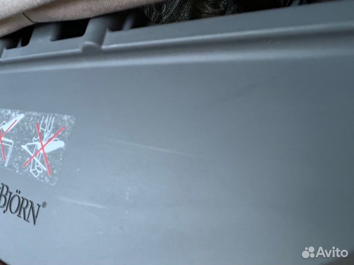 Шезлонг babybjorn с игрушкой